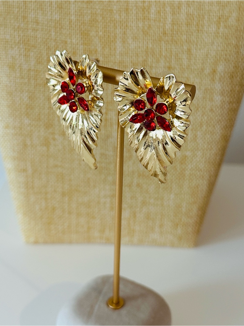 Fashion Jewelry Gold Leaf Earrings with Red Crystal Flowers